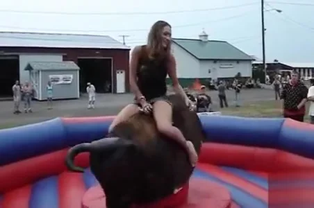 Bull ride uncovers the girl's pussy