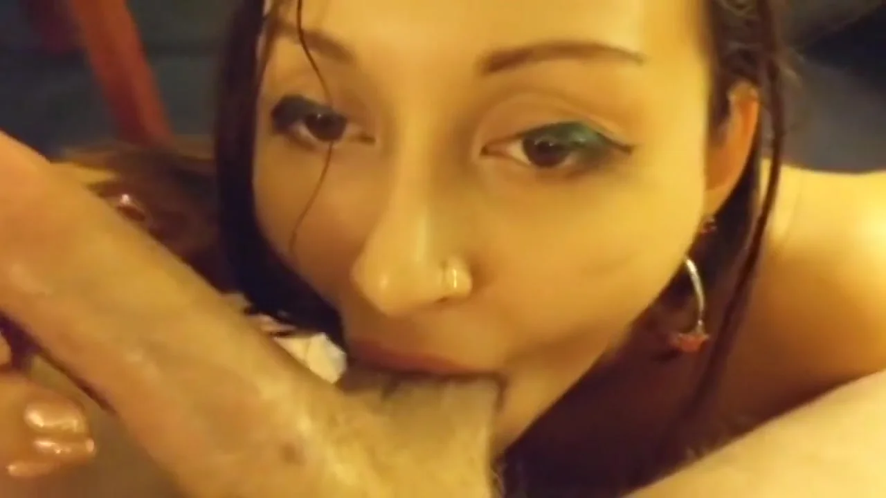 Cute Elle truly loves giving blowjobs