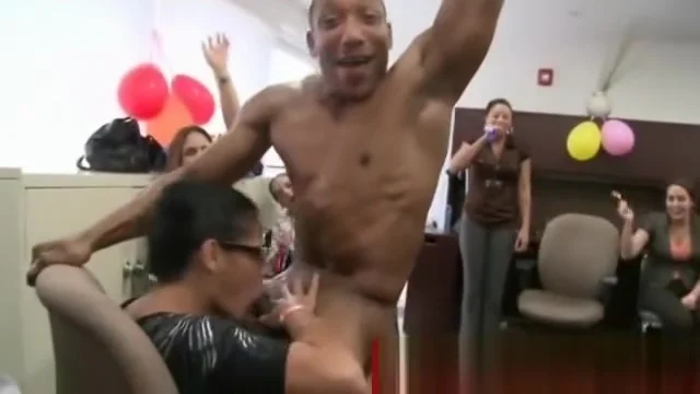 Real cfnm ladies sucks cock