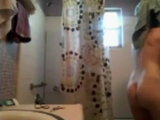 Step sister doesn't know shower is spied