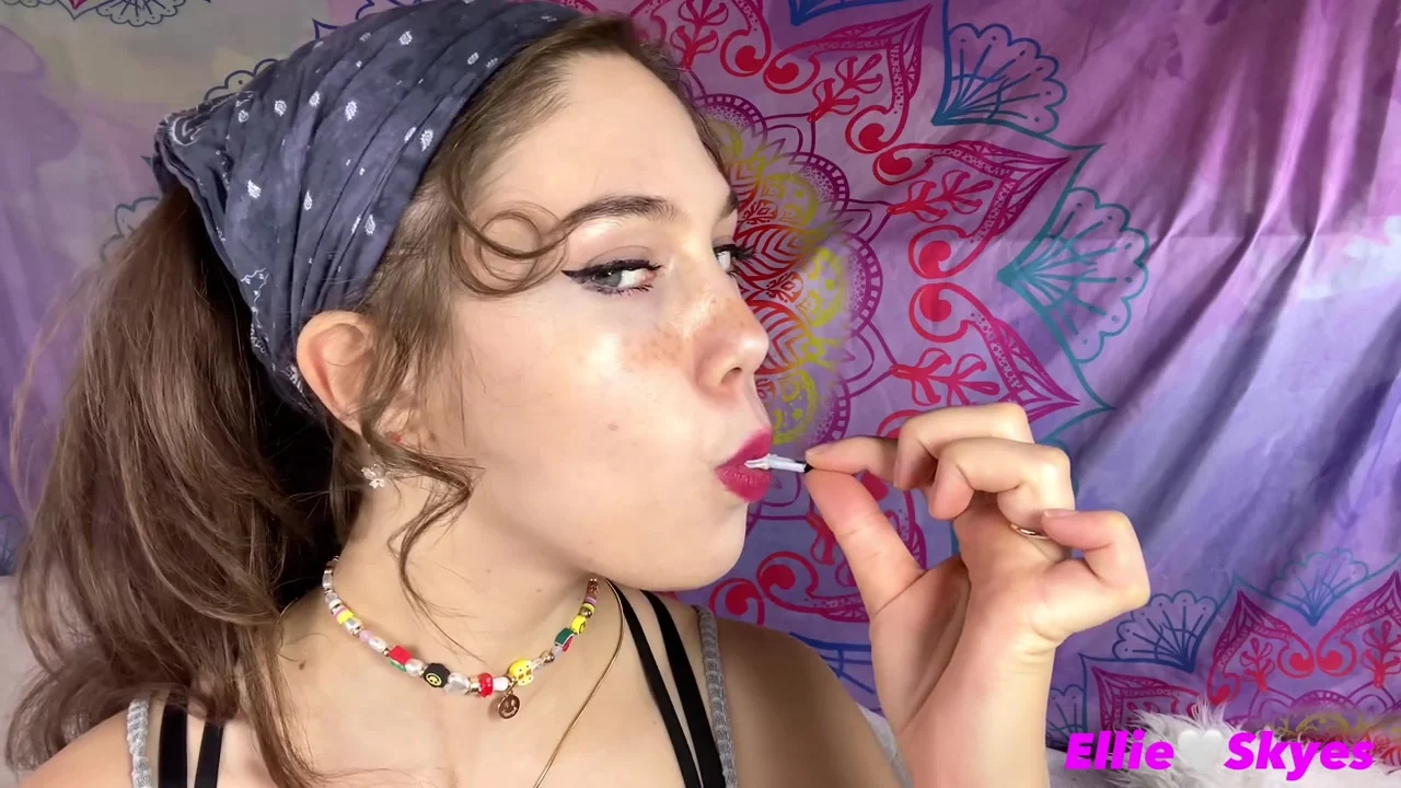Gentle Giantess Face Focus Fetish With Ellie Skyes