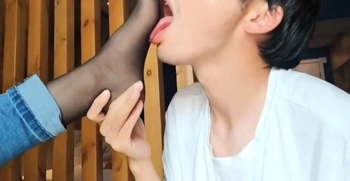Chinese jeans girl foot worship