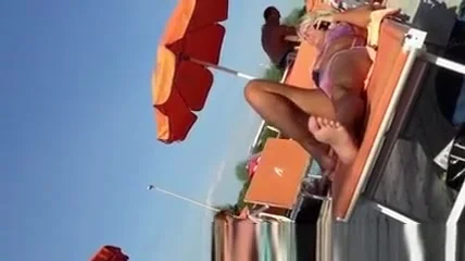 Blonde in the pool, he realizes that he looked ....the like.