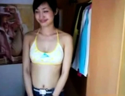 Beautiful Chinese girl home shooting