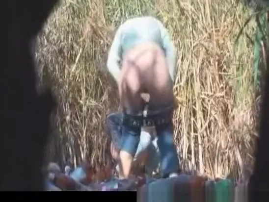 Outdoor peeing girls