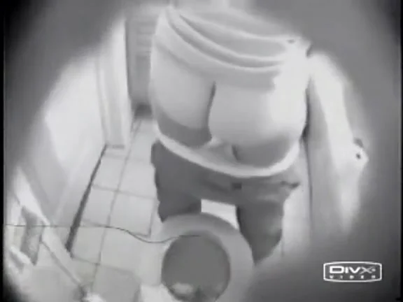 Bathroom quickie with her pants down