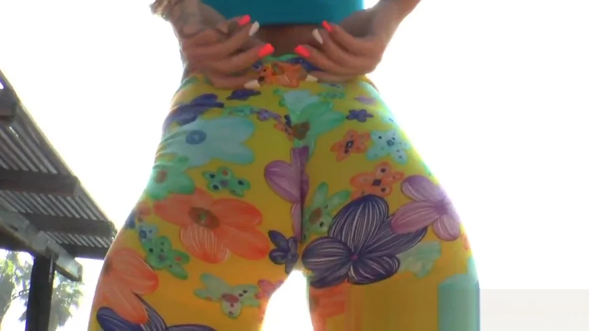 Big ass kinky babes twerk