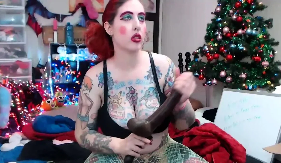 Tattooed BBW with natural giant boobs posing on webcam