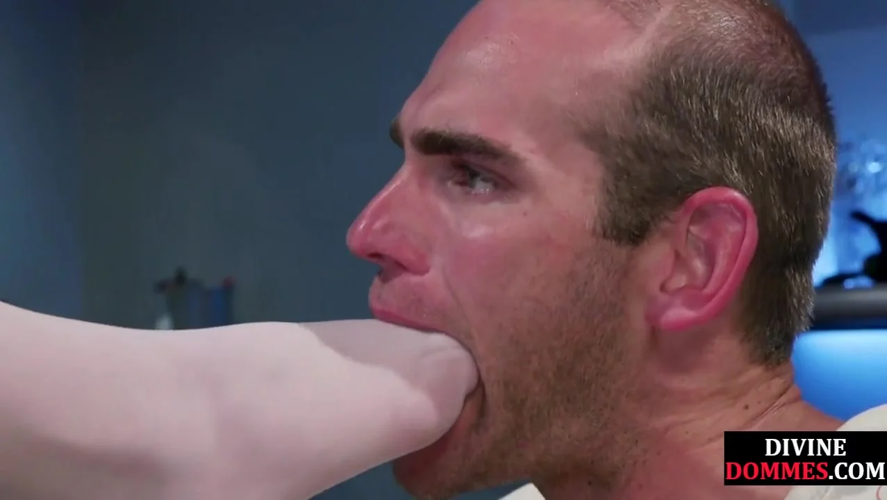 Femdom BDSM MILF seduces trapped guy in medical room