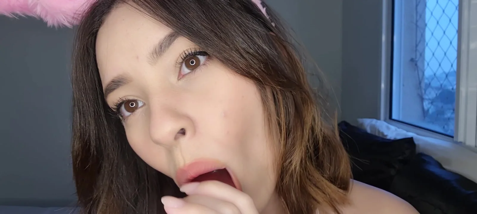 Julie Oliver Joi Com Boquete E Surpresa