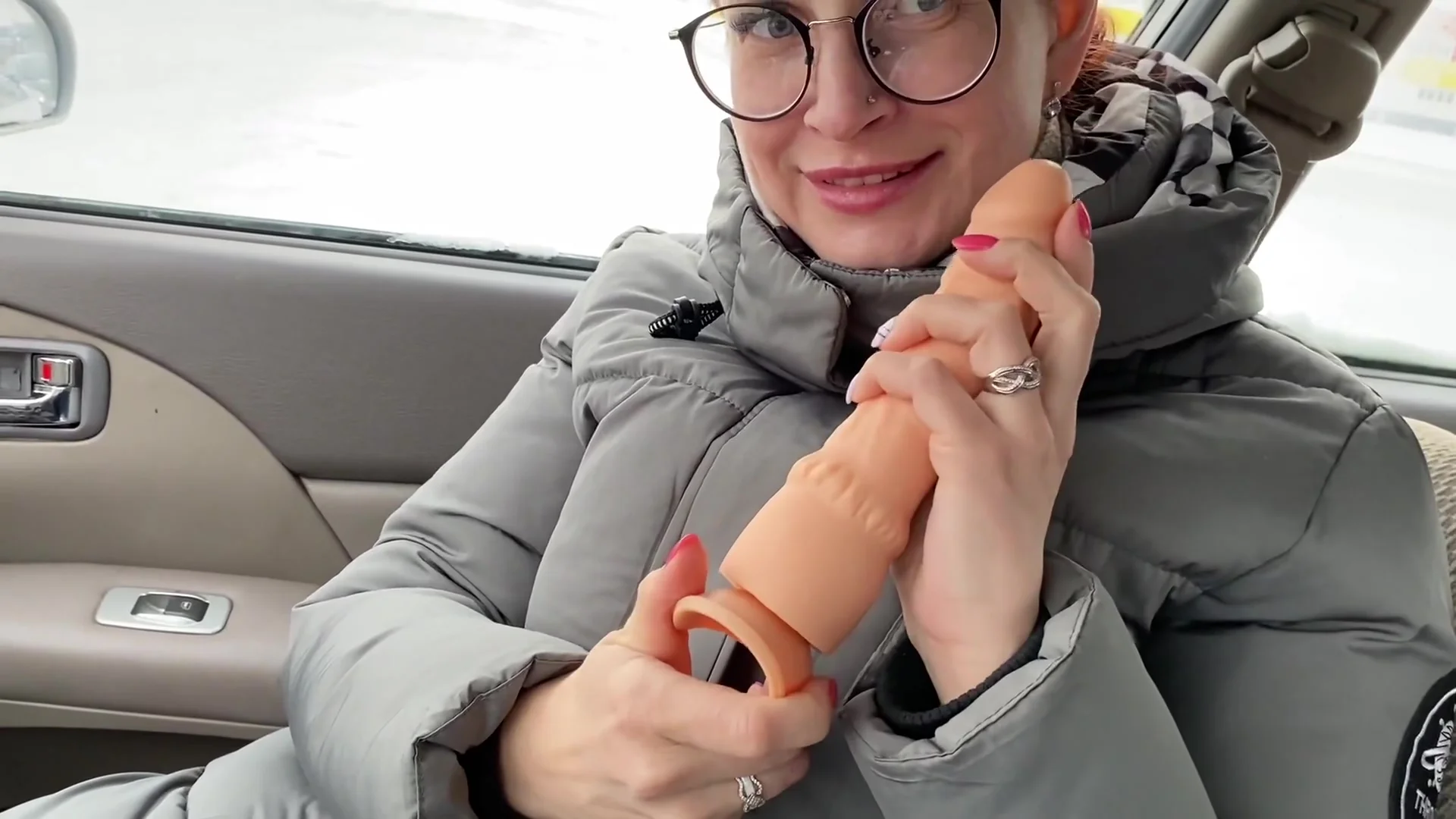 Outdoor Rubbing Pussy In Stores Toilet Test New Dildo / 2