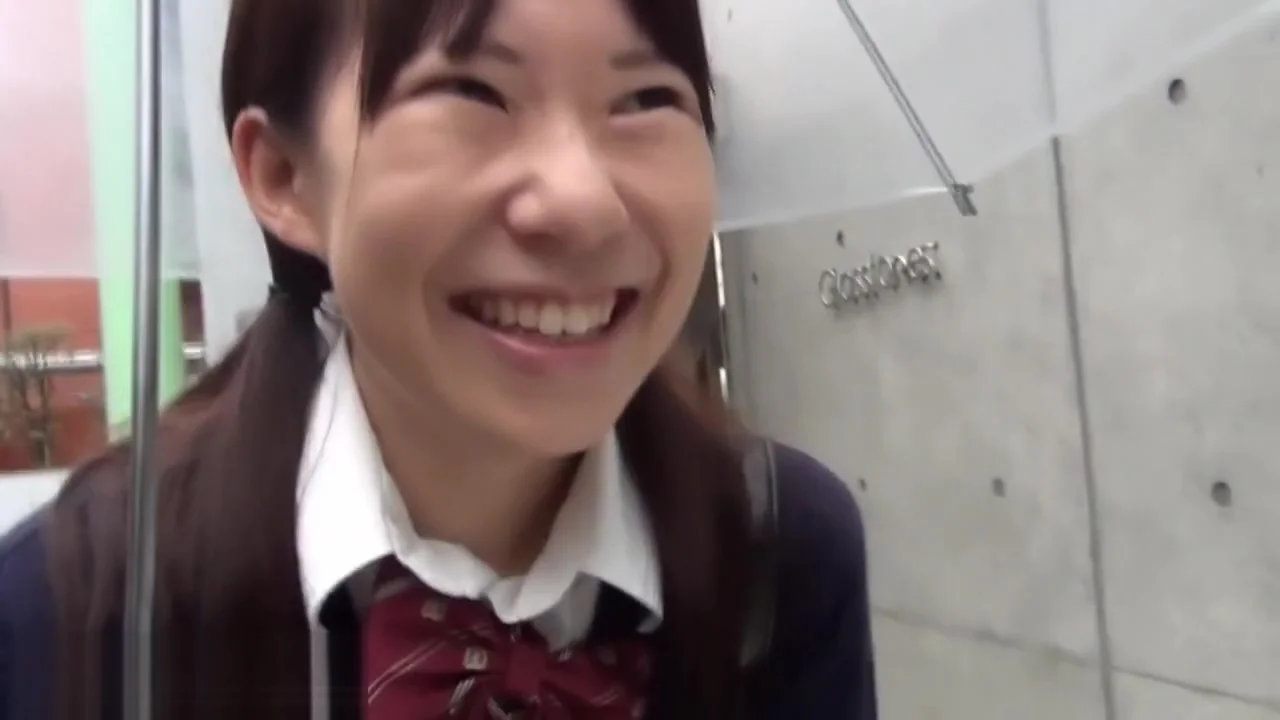 Asian bushy pussy pissing