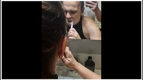 Schwangere Milf Bekommt Creampie Im Badezimmer Und Schreit