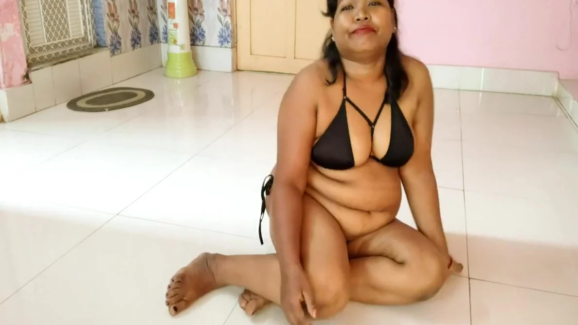 Indian Housewife Sexy Show 30