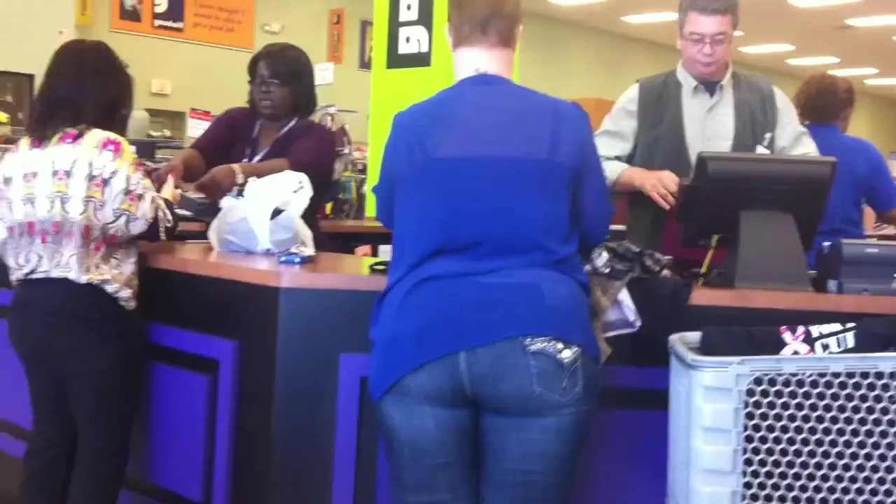 BBW Cougar in tight jeans