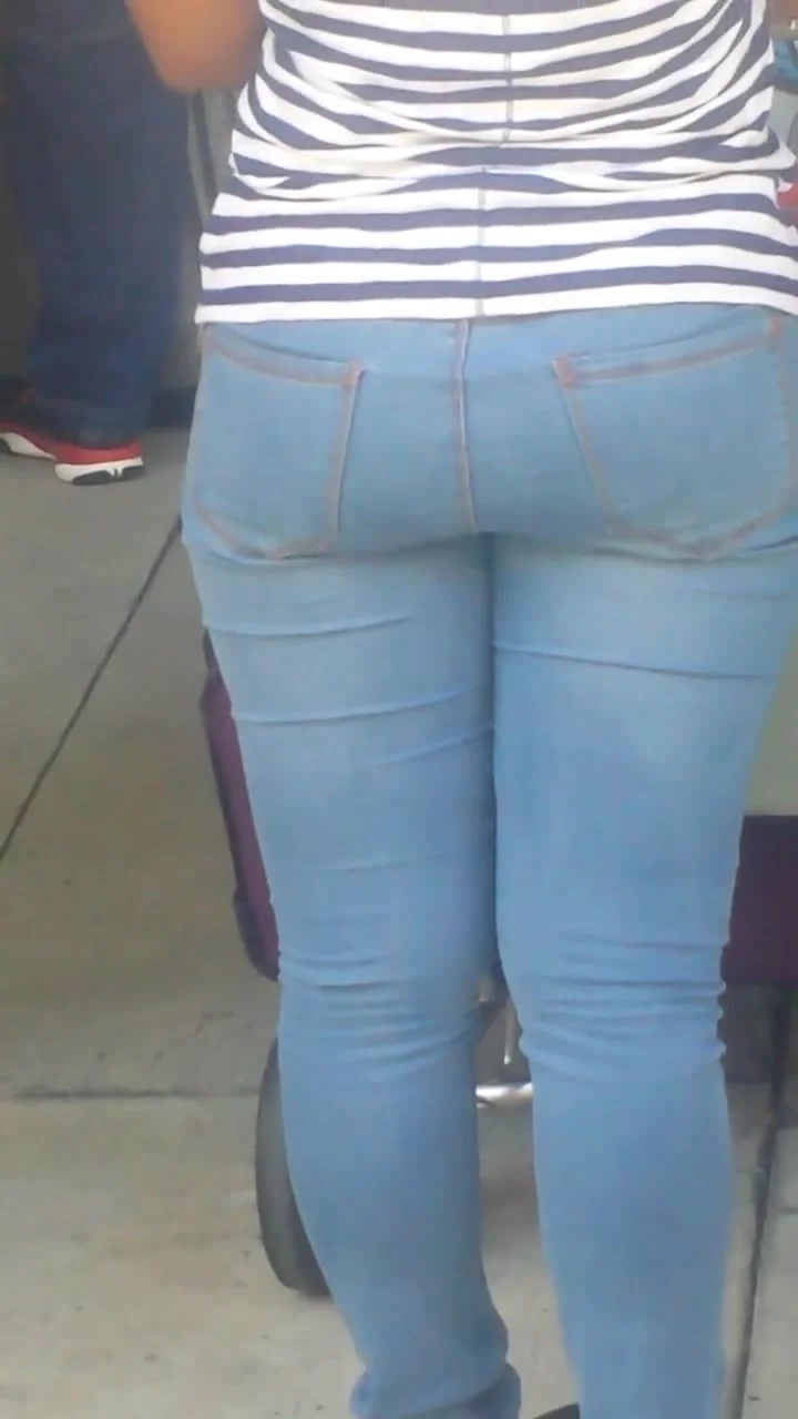 teen 18+ booty candid