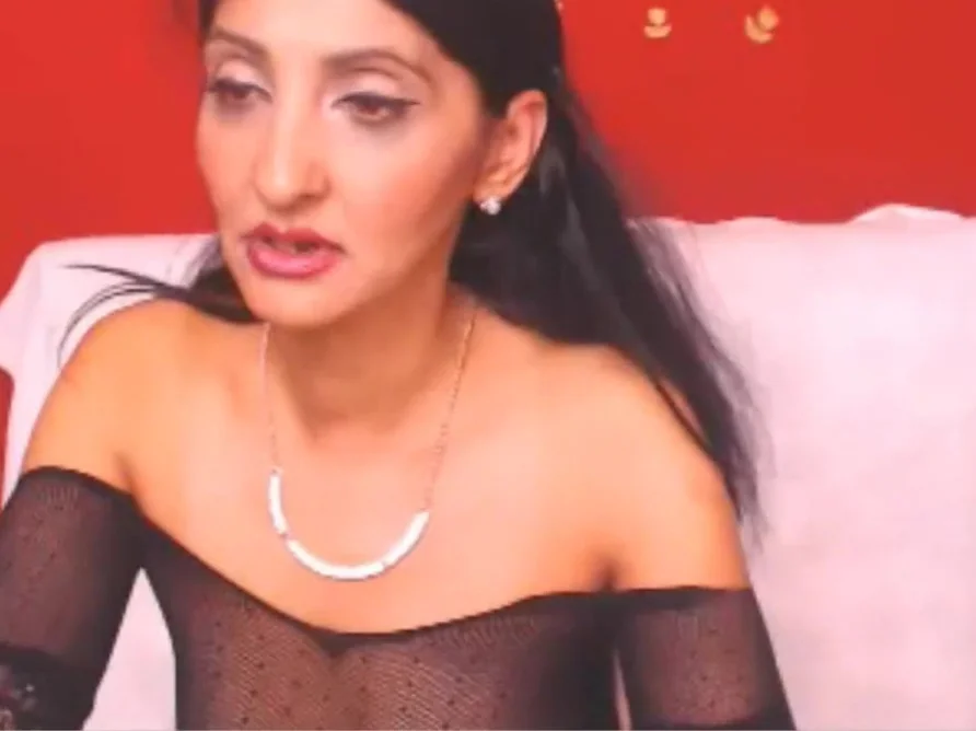 Webcam - 43 year old Euro MILF with tight body teasing