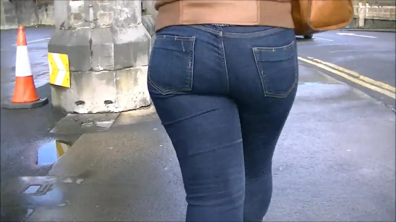 Candid big ass teen 18+ in jeans and leather jacket