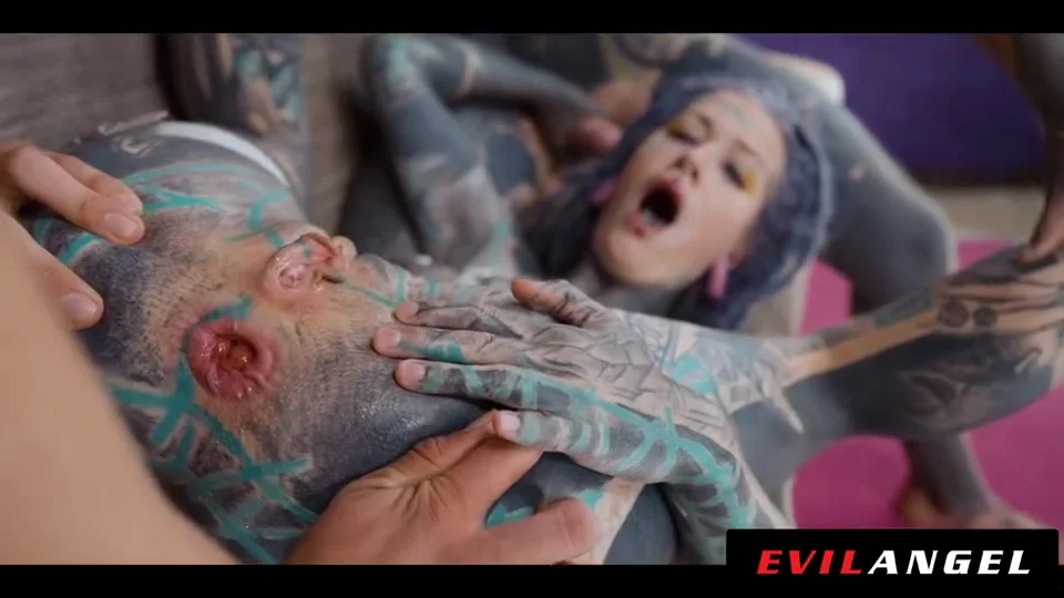 Fetish Alt Babe Stuffed In Gaping Double Ass Fuck 3way