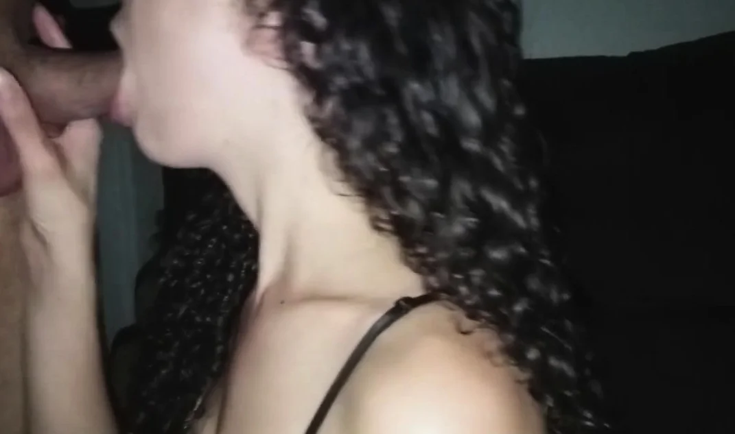 Cuckold released the house for his girl to suck another one.