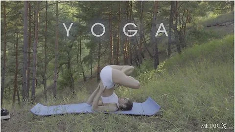 Yoga 2 - Foxy Alissa