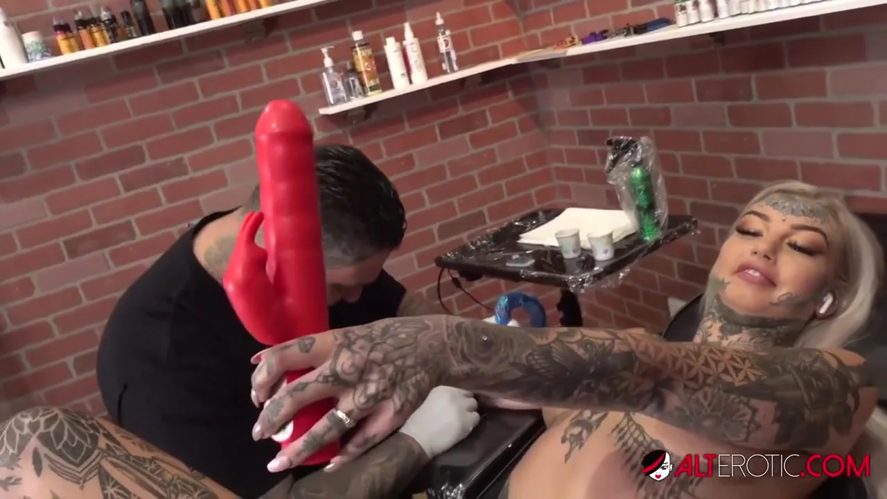 Masturbates While Getting Tattooed With Amber Luke