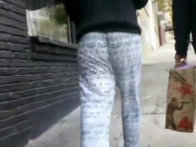 BootyCruise: Jiggle Pants Alert