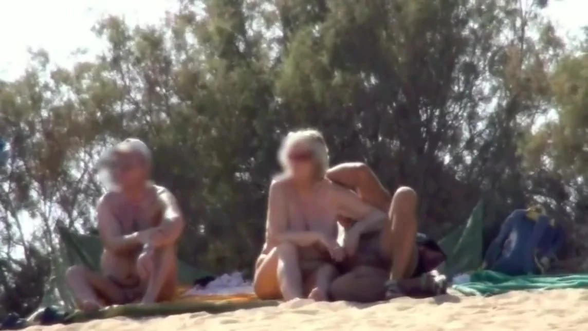 Public JO on beach