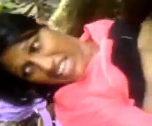 Sri Lankan women fuck in the jungle