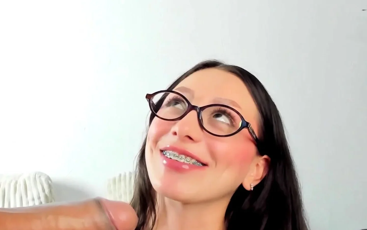 Nerdy Chick Pleasures Her BF with a Steamy Blowjob
