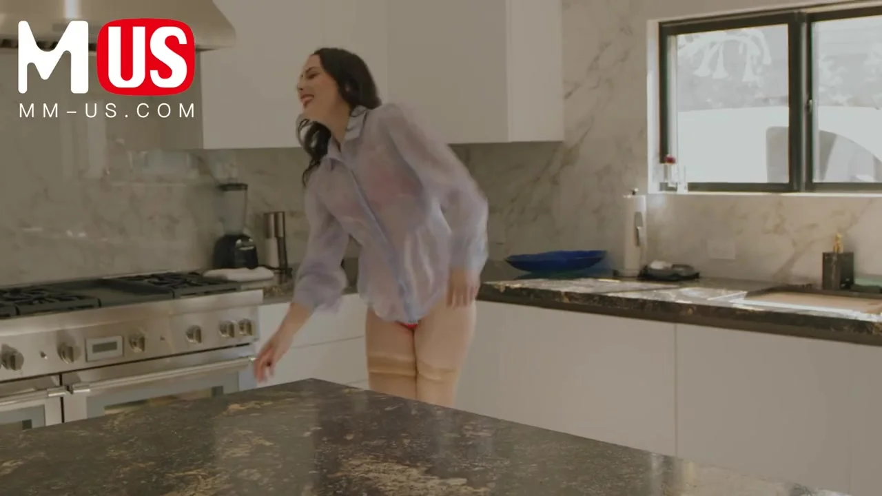 Hot Real Estate Agent Is Super Horny For Client