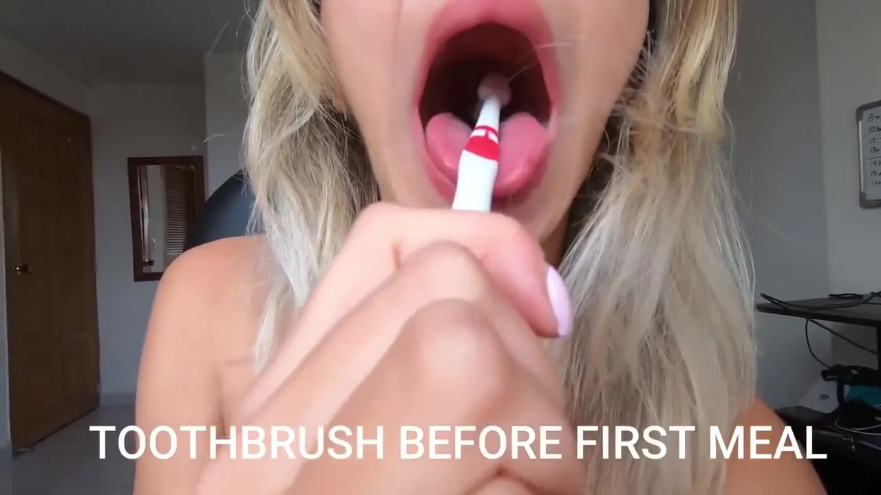 How To Deepthroat Like A Pro!! Tutorial 1 Warm Thr