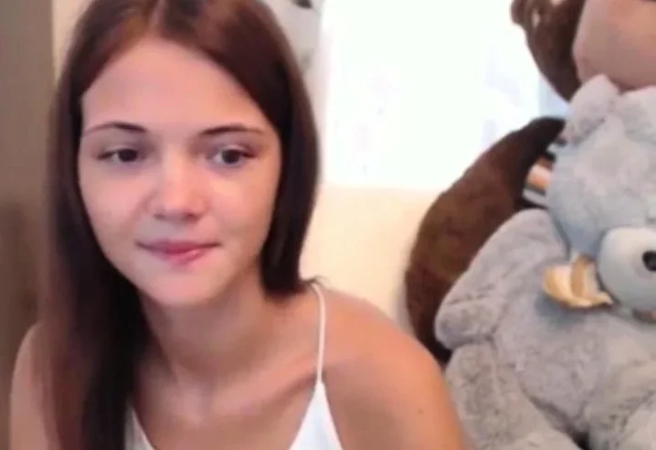 Perky Amateur Babe Fucks Dildo On Webcam