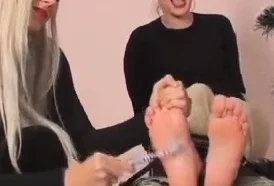 TickleNail - Tickling sensitive Ashley