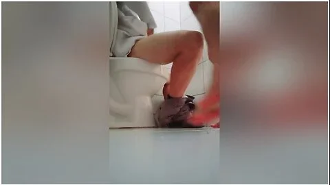 The Secretary Is In The Mood To Fuck And Gets Into The Bathroom With Her Partner To Fuck Intensely