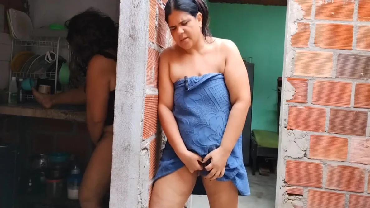 My Stepmothers Husband Is Working And I Masturbate Watching Her Big Ass While She Talks On The Phone With Her Lover