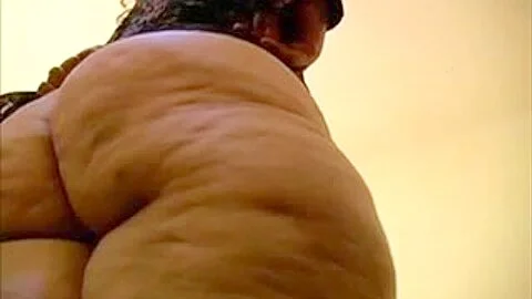 Mature Latina - Big Pussy and Thunder Ass
