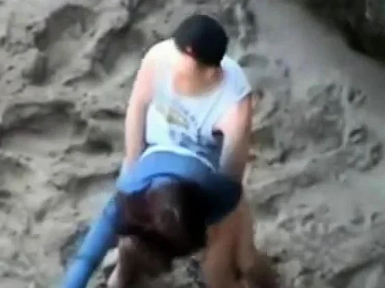 Quick and Hard fuck on the Beach