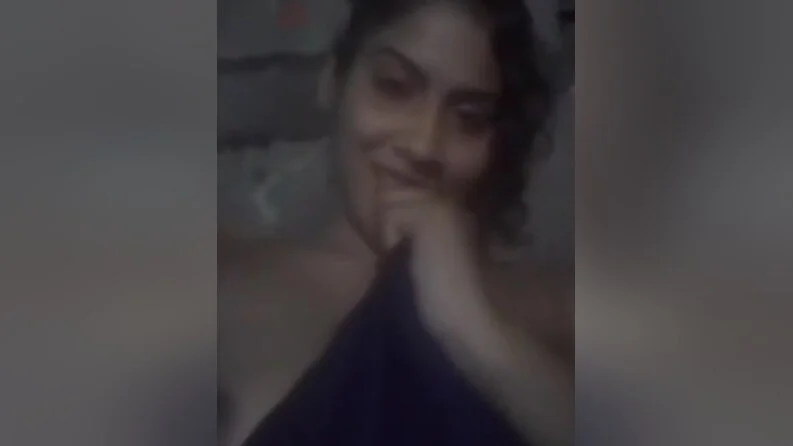 Today Exclusive- Bangla Girl Showing Boobs On Video Call