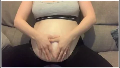 Moisturising My Pregnant Bump With Lotion