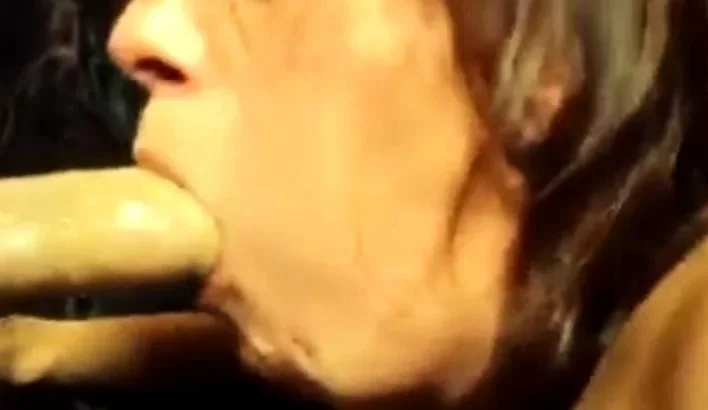 submissive slut love ass to mouth