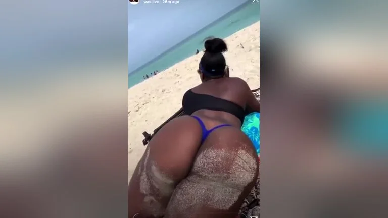 Twerking Ass Cheeks At The Beach
