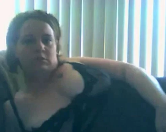 Curvy Mature Lady Masturbates on Webcam