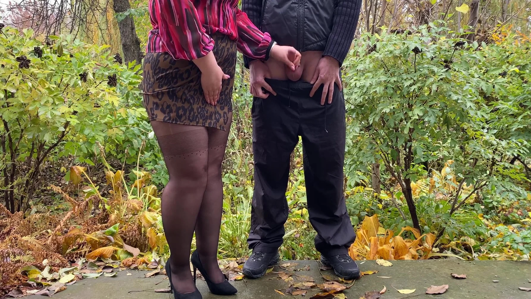 Curvy Milf Takes Deep Throat Outdoors