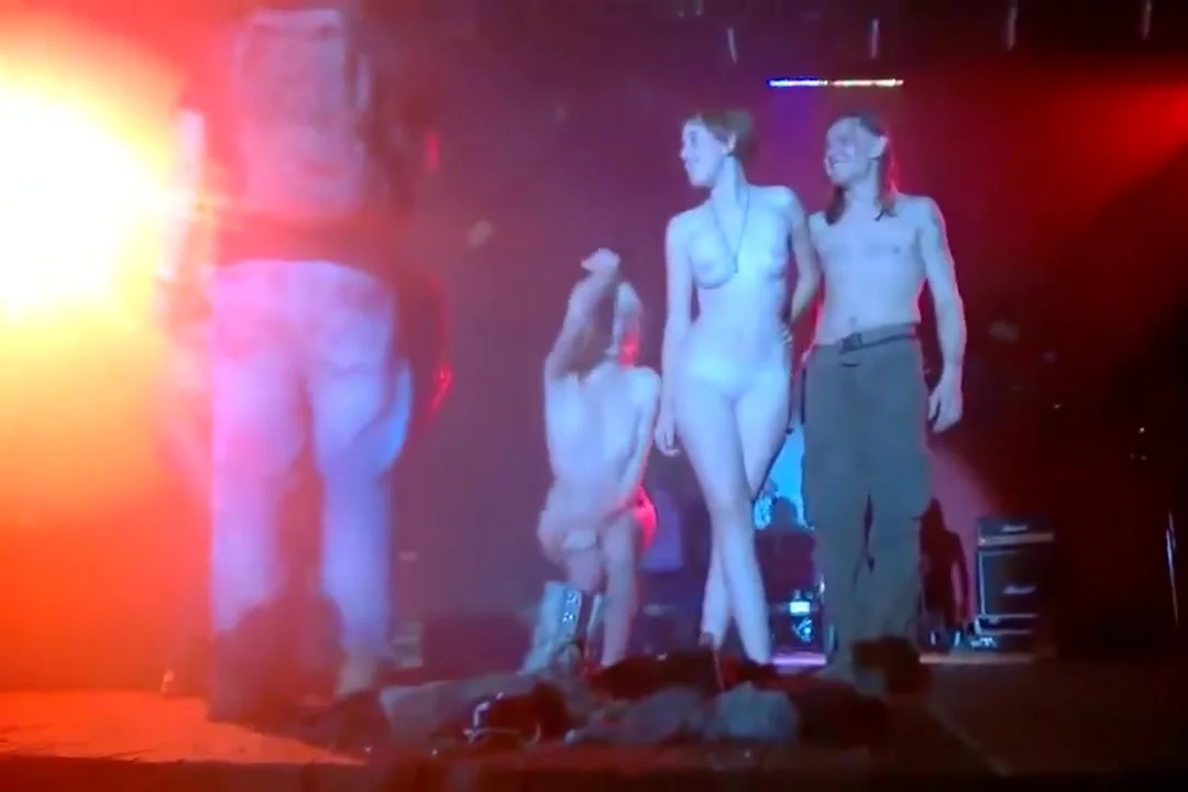 Enthralling maids go completely naked on the stage