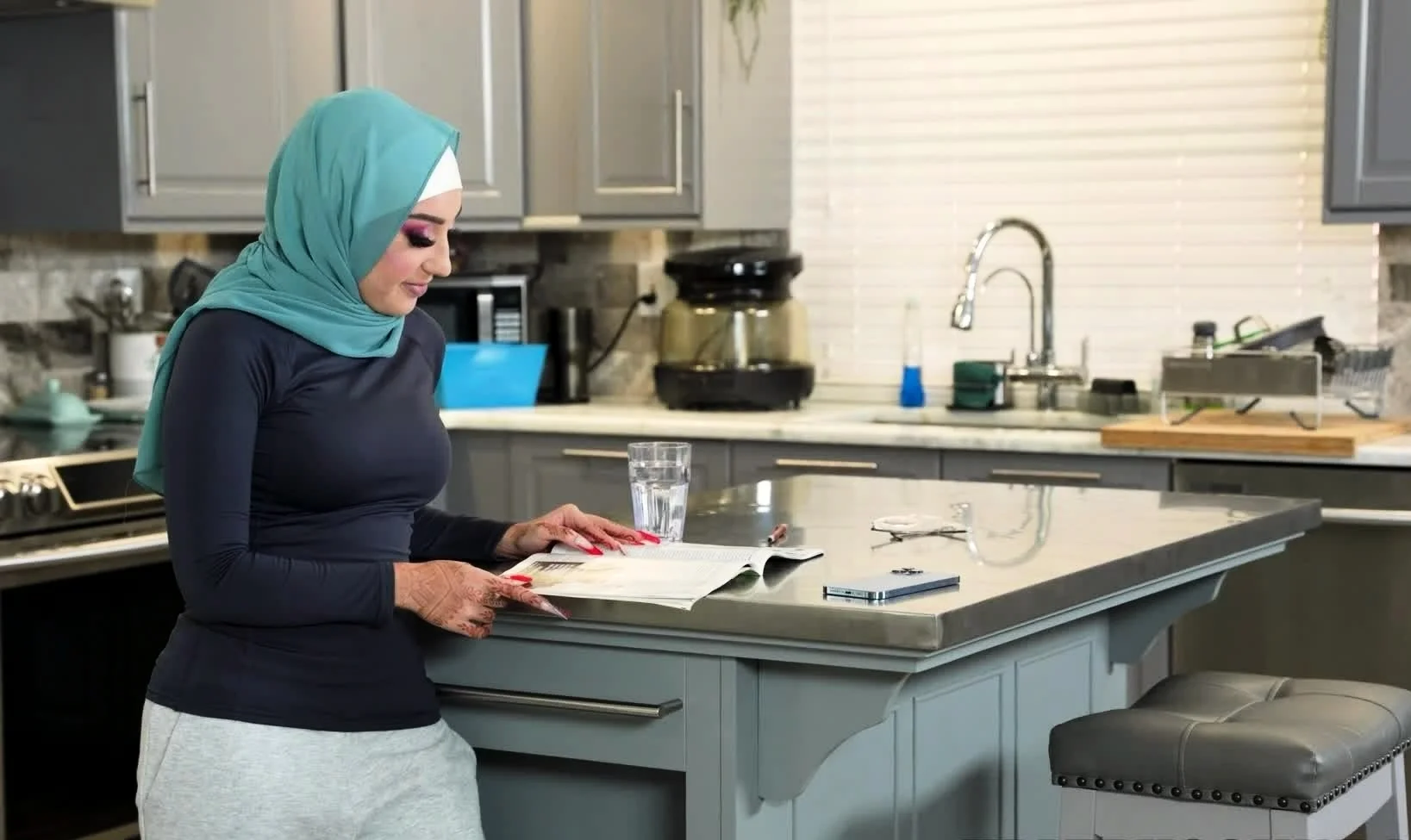 Arab teen disciplined by her older coach