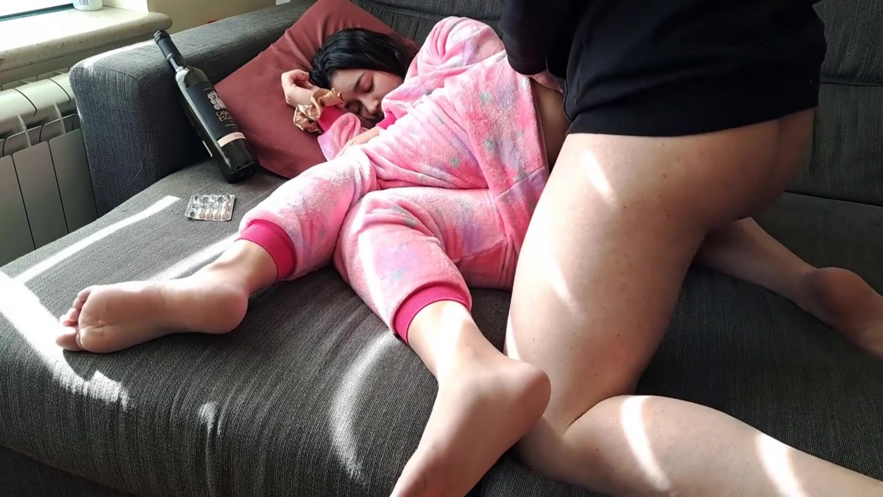Step Sister Receives Creampie Without Even Knowing