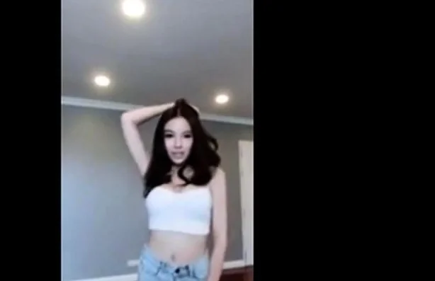 Hot thai Top Model dancing sexy