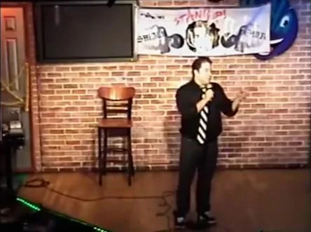Amateur shows her shaved pussy to a comedian