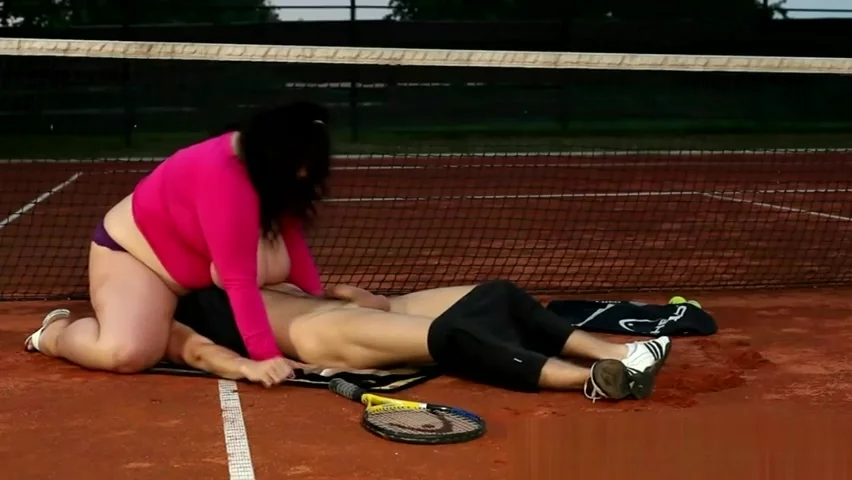 Fat plumper BBW sixty nines on tennis court and loves it